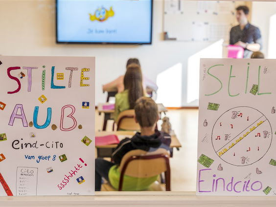 Stand.nl: Het schooladvies moet op de schop