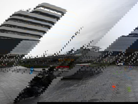 Een inval bij DPG; de grootste mediareus van de lage landen