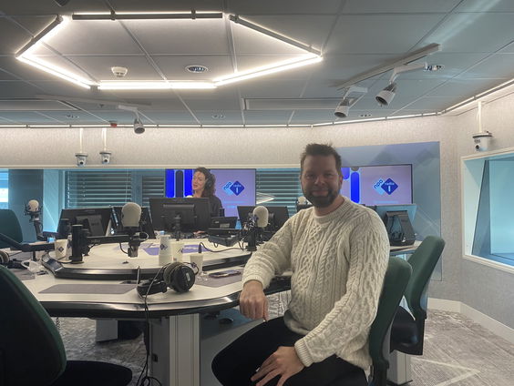 Dan Hassler-Forrest over het 100-jarige jubileum van Warner Bros