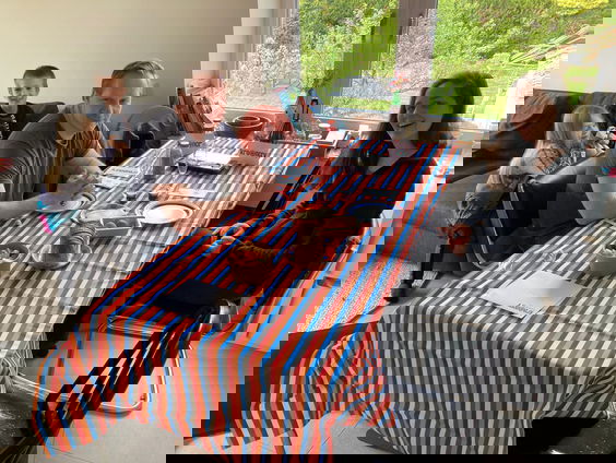 Maarten Bleumers verrast René en Petra met een koninklijke lunch