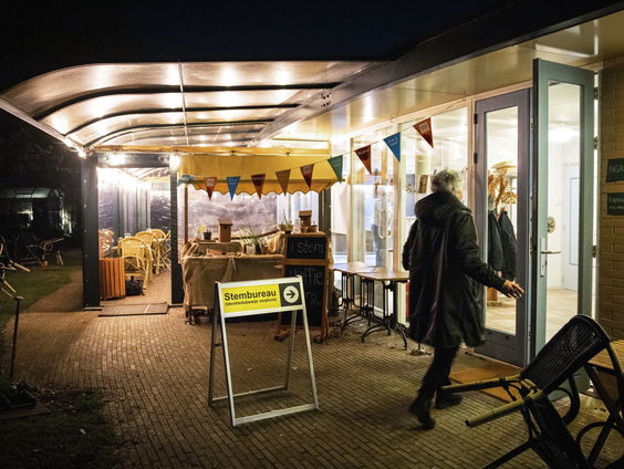 Stembureau Castricum gaat traditiegetrouw om middernacht open