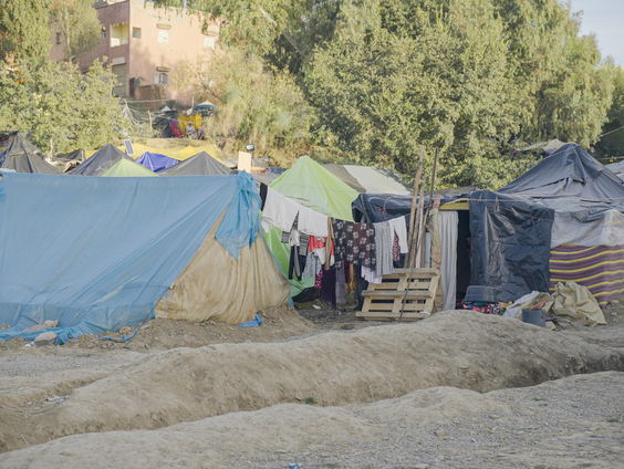 Drie maanden na de aardbeving in Marokko zitten veel mensen nog steeds zonder huis.