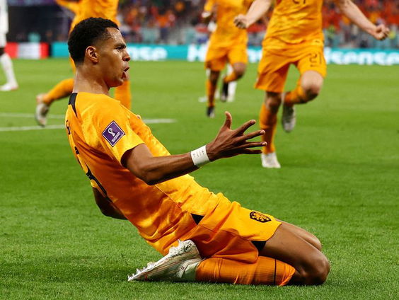 Nederland wint eerste WK-wedstrijd met 2-0 van Senegal