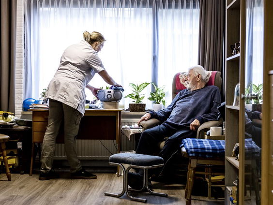 Stand.nl: Er moeten minder regels komen voor mantelzorgers