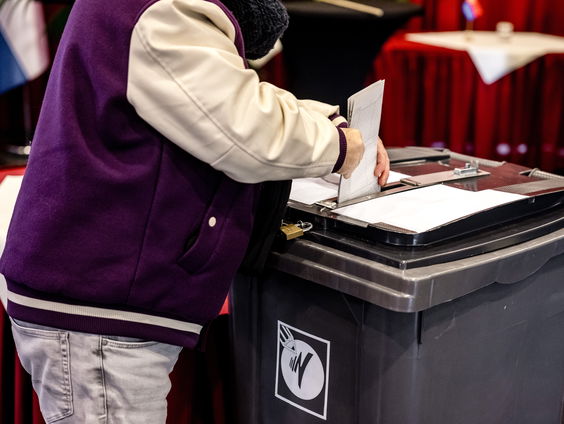 In de toneelvoorstelling Exit Poll stemt 80% van de kiezers blanco