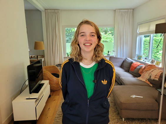 De zomer van Gen Z: Davine (23) doet typetjes op TikTok