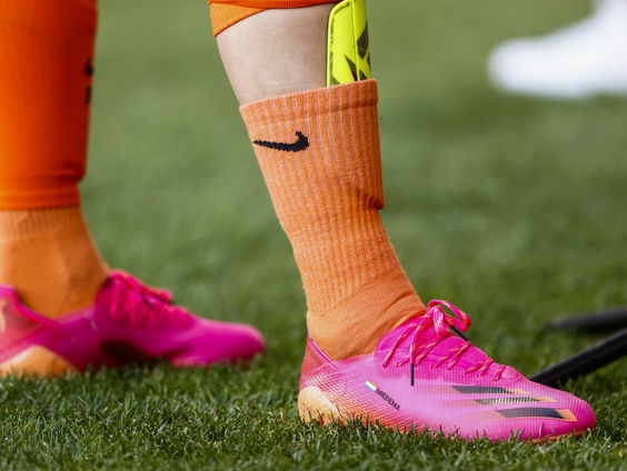 Met kinderschoenen topvoetballen: 'Schoenen gemaakt voor mannen'