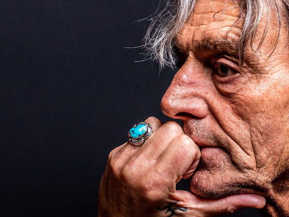 Maarten Dammers deelt indrukwekkend verhaal in nieuw boek 'Ik ben Maarten en ik ben verslaafd'