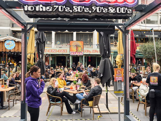 Jonge 'gemaksgeneraties' geven 5x meer geld uit in de horeca dan babyboomers