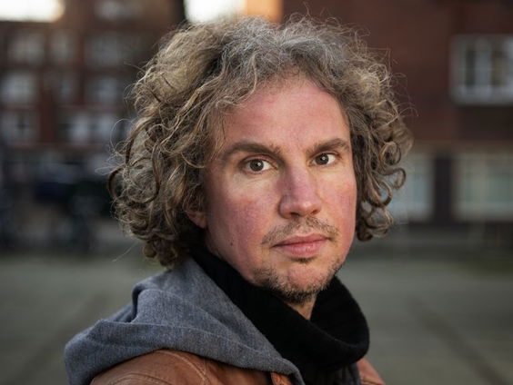 Tsead Bruinja heeft het Boekenweekgedicht 2023 geschreven in het Fries en het Nederlands