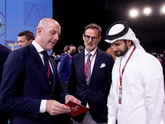 KNVB-directeur Gijs de Jong reist af naar Qatar