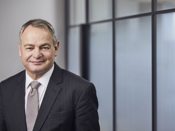 Sven op 1 - Oud-minister Hoogervorst: kabinet stuurt nu de vangrail in