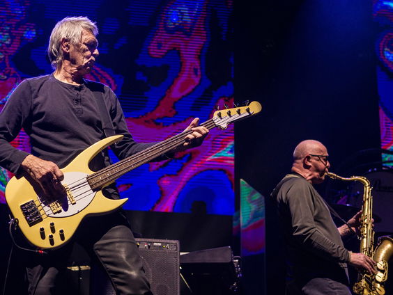 Bassist Golden Earring tourt in theaters in Nederland