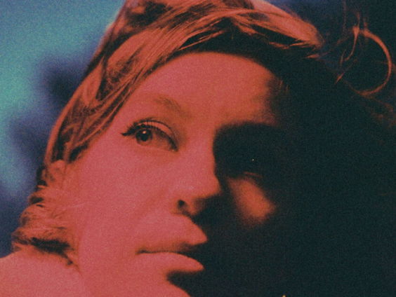 Juliet speelt live bij Roos: 'Als je door iemand verlaten bent'