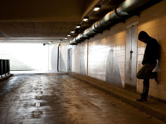 Hoe haal je jongeren die slachtoffer zijn van criminele uitbuiting uit de onderwereld?