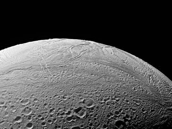 Fosfaat ontdekt op Saturnusmaan Enceladus