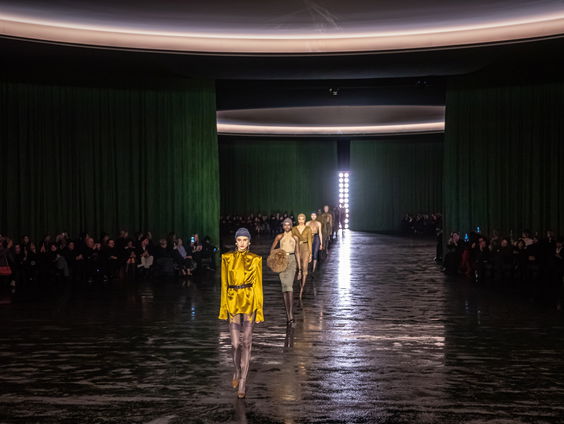 Rokende modellen op de catwalk