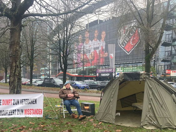 Veteraan Mario kampeerde twee weken voor het stadion van FC Utrecht in schreeuw om erkenning