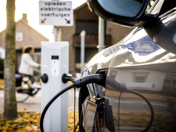 Moeten openbare laadpalen tussen 16.00 en 21.00 uur uit?