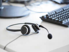 Onopgemerkt opgenomen worden terwijl je in de wacht staat bij een klantenservice