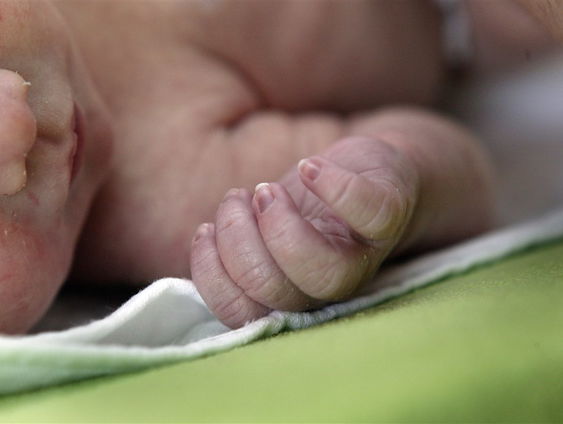 Stand.nl: Het is verontrustend dat de kraamzorg aan huis afneemt