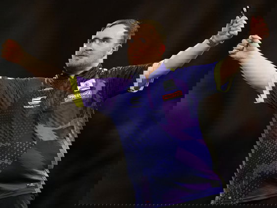 'Dartswonder' Luke Littler floreert op 16-jarige leeftijd onder hoge druk bij WK darts