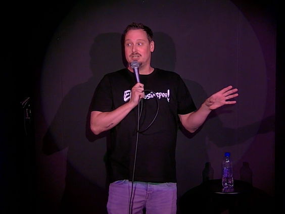 Jasper de Bruijn brengt een ode aan Houten