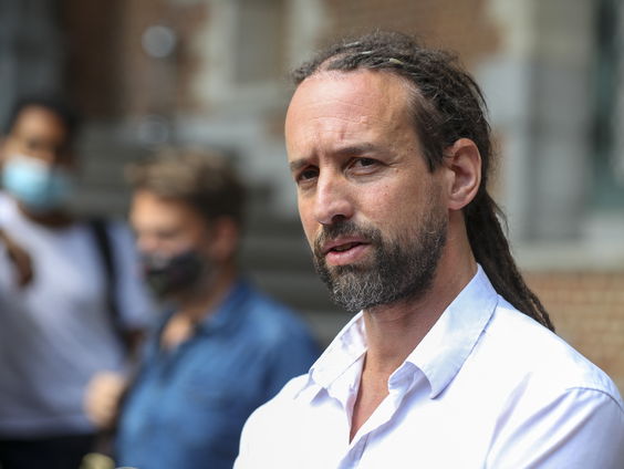 Aangifte tegen Viruswaarheid-voorman door tienduizenden mensen