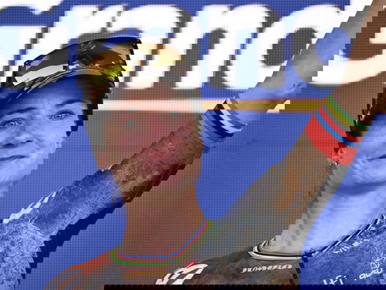 Diskwalificatie Marianne Vos: "Alle camera's zijn op haar gericht dus ze moet oppassen"