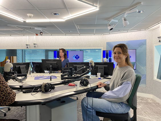 Carla Hollak heeft de akademiepenning van de KNAW ontvangen