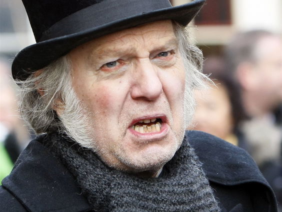 Scrooge in eigen kring: Hoe om te gaan met hulpweigering?