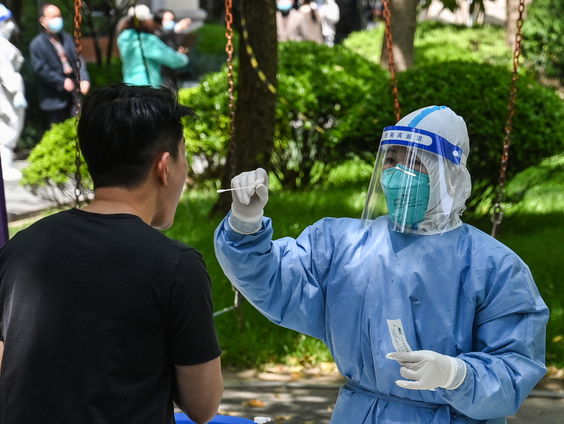 Aantal coronabesmettingen én onvrede groeit in Shanghai