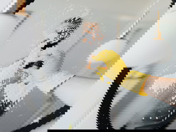 Bedrijven helpen werknemers met schulden