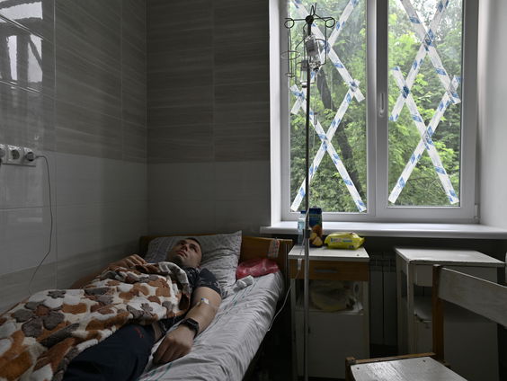 Vrijwilligers uit Haarlem leveren medische apparatuur aan Oekraïne