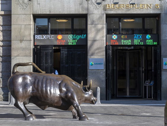 Vwo-leerling Noah uitgeroepen tot best beleggende scholier