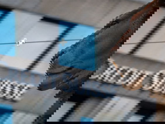 Zwitserland klem tussen wankelende banken en verstikkende neutraliteit