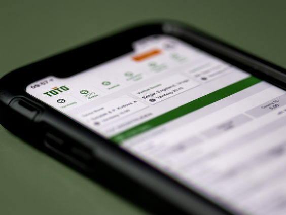 Nederlanders vergokten dit jaar al half miljard online