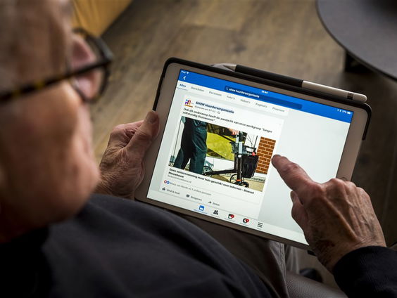 Stand.nl: 'De overheid moet ouderen actief benaderen bij het aanvragen van financiële hulp'