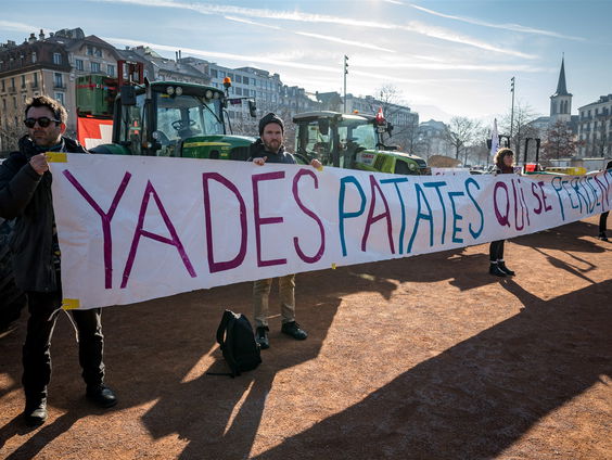 Springt radicaal-rechts achterop de boerentrekker?
