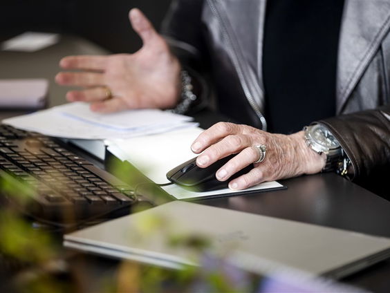 Stand.nl: 'Meer bewegen op werk moet verplicht worden'