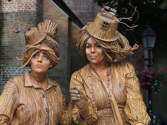 Succes met stilstaan; het WK levende standbeelden begint bijna