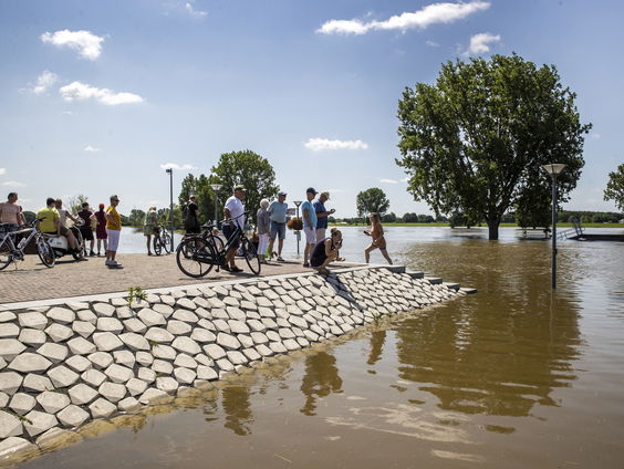 Wat zou er gebeuren als er watersnood ontstaat in een ander deel van Nederland?