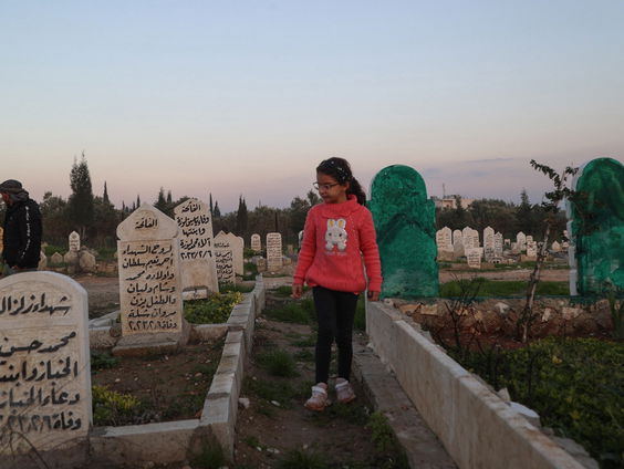 Een jaar na de verwoestende aardbevingen in Turkije en Syrië