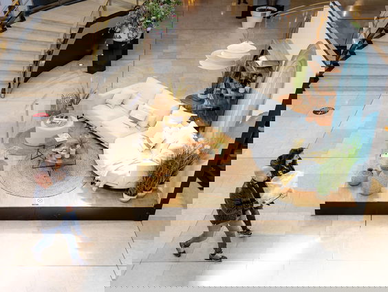 Beter de meubelboulevard mijden en tweedehands meubels aanschaffen