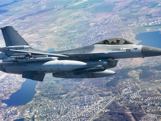 Naast tanks ook F-16's naar Oekraïne?