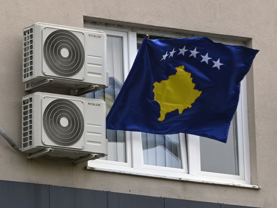 Bestorming van gewapende mannen in Noord-Kosovo