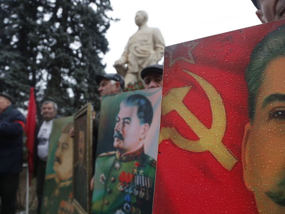 Fotoserie van mensen die Russische verbanningsoorden van Stalin overleefden