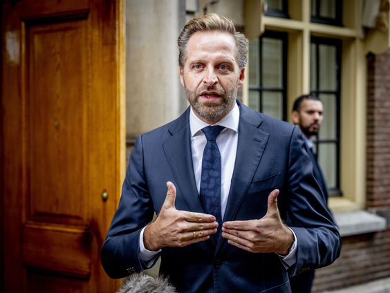 Demissionair minister De Jonge mikt op grootschalige woningbouw buiten de Randstad