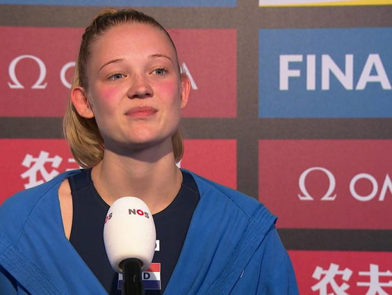 Lola Moolhuijzen komt uit een echte waterpolofamilie en is topscorer eredivisie: 'Maar deed anderhalf jaa ...