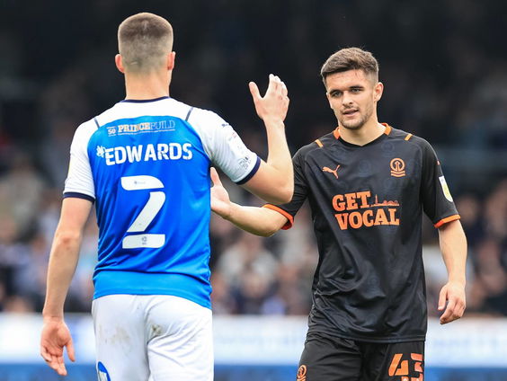 Profvoetballer Daniels uit de kast, als eerste Engelse speler in 32 jaar